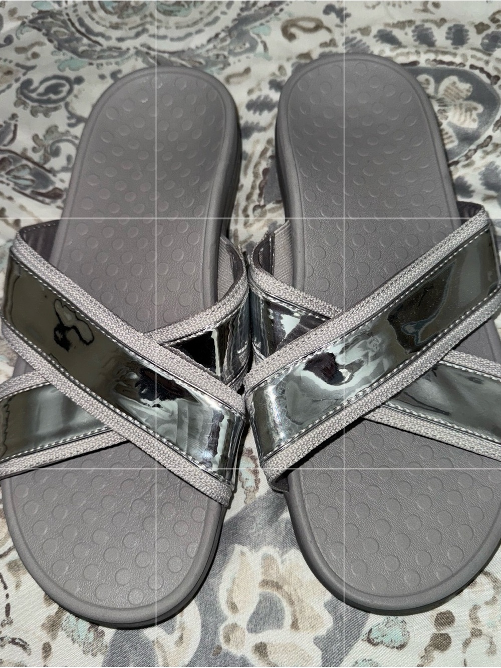 Vionic Women's Gray Metallic Crisscross Sandals
